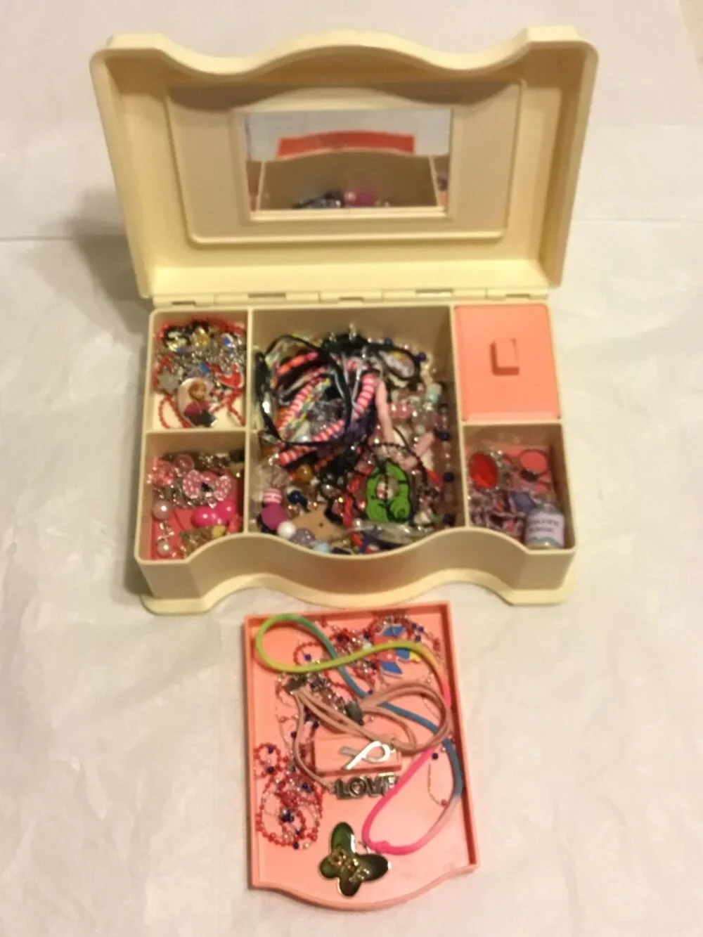 Vintage 1989 Playskool little girl's plastic jewelry box full of lots of jewelry